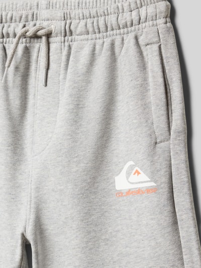 Quiksilver Szorty z dzianiny dresowej o kroju regular fit z nadrukiem z logo model ‘EASY DAY’ Średnioszary melanż 2
