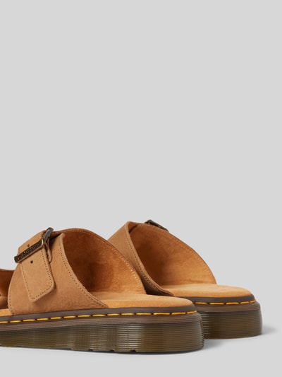 Dr. Martens Slippers van leer met doornsluiting, model 'Josef' Beige - 2