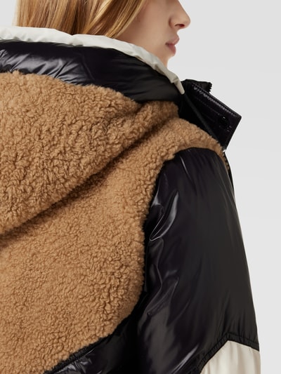 BOSS Daunenjacke mit Teddyfellbesatz Modell 'Plockena' Camel 3