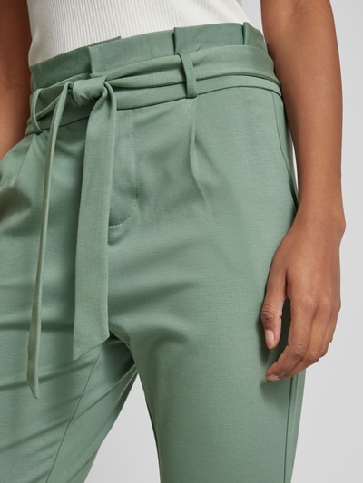 Vero Moda Tapered Fit Stoffhose mit Bindegürtel Modell 'EVA' Oliv 3