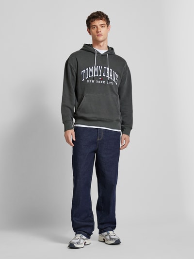 Tommy Jeans Hoodie met labelstitching, model 'VARSITY' Zwart - 1