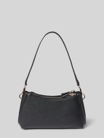 Produktfoto, Shoulder Bag in Leder-Optik Modell 'NOELLE' von GUESS in Schwarz mit goldfarbenen Details, sichtbares Logo und abnehmbarem Schulterriemen, geteiltes Hauptfach mit Reißverschluss, strukturierte Oberfläche, Maße 24x15x8 cm, Länge Schulterriemen 118 cm.
