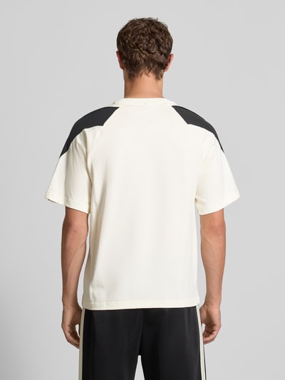 adidas Sportswear T-shirt z logo i okrągłym dekoltem Złamany biały 5