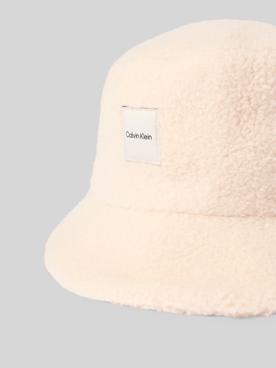 CK Calvin Klein Czapka typu bucket hat z efektem bouclé Złamany biały 2