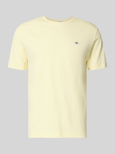 Produktfoto, Regular Fit T-Shirt mit Logo-Stitching von Gant in zartem Gelb, reine Baumwolle, Rundhalsausschnitt, schlichtes Design.