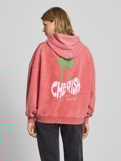 OH APRIL Bluza o kroju oversized z kapturem i kieszenią kangurką model ‘Cherish’ Koralowy 4