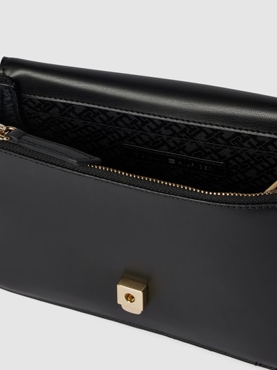 Tommy Hilfiger Handtasche in unifarbenem Design mit Label-Detail Black 5