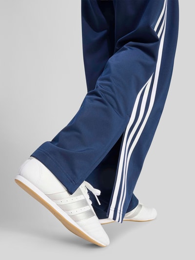 adidas Originals Loose Fit Sweathose mit Logo-Stitching Modell 'FIREBIRD' Dunkelblau 5