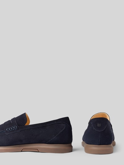 Produktfoto, Loafer aus echtem Leder Modell 'Elia' von Henry Stevens in Dunkelblau mit Strukturmuster, abgerundeter Passform und brauner Sohle