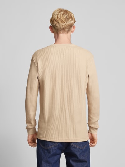 Tommy Jeans Regular Fit Longsleeve mit Label-Stitching Beige 5