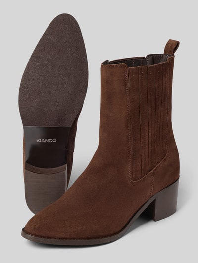 Produktfoto, Stiefel aus echtem Leder in Velours-Optik von BIANCO, braun, glatte Sohle, 5 cm Absatz, 17 cm Schafthöhe, 13 cm Schaftweite
