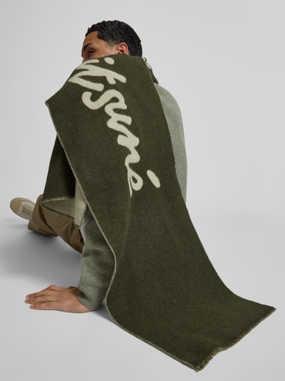 MAISON KITSUNÉ Schal mit Label-Print Oliv 1