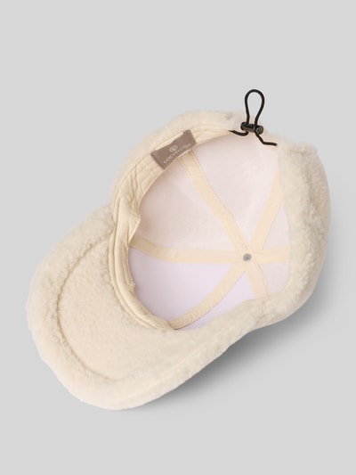 Loevenich Basecap aus Teddyfell Offwhite 2
