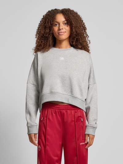 adidas Originals Oversized Sweatshirt mit Logo-Stitching Mittelgrau Melange 4