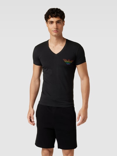 Emporio Armani T-shirt z dekoltem w serek model ‘RAINBOW LOGO’ Czarny 4