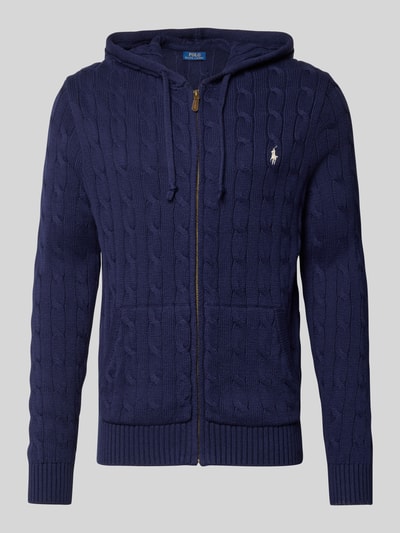 Produktfoto, granatowa Regular Fit Strickjacke aus reiner Baumwolle von Polo Ralph Lauren, dzianina warkoczowa, męska, tekstura miękka
