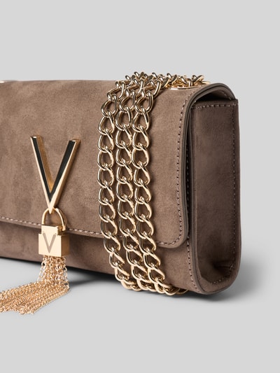 Produktfoto, braune Umhängetasche mit goldener Gliederkette und Logo-Detail Modell 'DIVINA' von Valentino Bags, Damen Umhängetasche