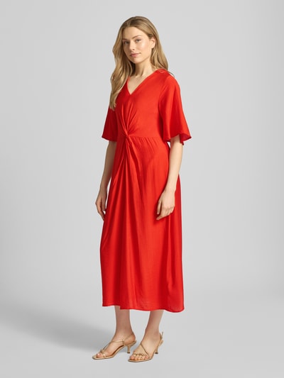 ICHI Midikleid aus Viskose-Mix mit Schmetterlingsärmeln Modell 'MELDA' Rot 1