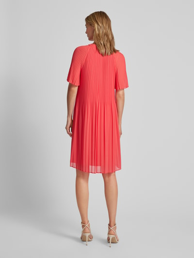 comma Knielanges Kleid aus Viskose mit Schlüsselloch-Ausschnitt Rot 5