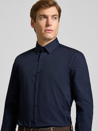 BOSS Koszula biznesowa o kroju slim fit z bardzo długim rękawem model ‘HANK’ Granatowy 3