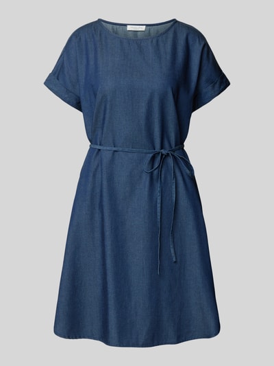 Produktfoto, Knielanges Kleid mit Bindegürtel van Christian Berg Woman in blauw, recht model, mix van katoen en lyocell, ronde hals, knielengte, ruglengte maat 36: 97 cm, borstwijdte maat 36: 53 cm, mouwlengte 15 cm
