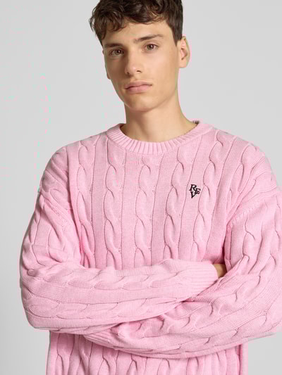 REVIEW Strickpullover mit Zopfmuster und Label-Stitching Rosa 3