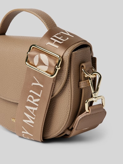 Hey Marly Schouderband met labeldetails Taupe - 3