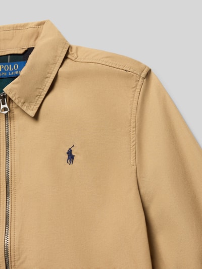 Männermodel trägt Regular Fit Blouson aus reiner Baumwolle Modell 'BAYPORT' von Polo Ralph Lauren Teens, Optik: Unifarben, Nahaufnahme Oberkörper.