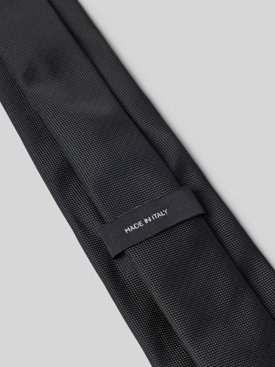 Produktfoto, schwarze glatte Oberfläche, rechteckige Form, feine Webstruktur, Krawatte aus Seide-Mix Modell 'H-Tie 7,5 CM-262' von BOSS, Herren Krawatte
