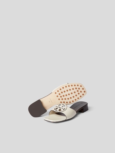 Tory Burch Mules mit Logo-Motiv Ecru 5