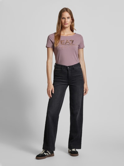 EA7 Emporio Armani T-shirt z nadrukiem z logo i wyhaftowanym logo Fiołkoworóżowy 1