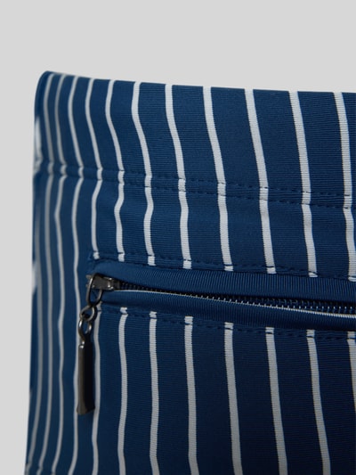 Produktfoto, Badehose im Allover-Look mit Reißverschlusstasche von Schiesser, elastischer Bund, blau-weiß gestreift, Detailaufnahme