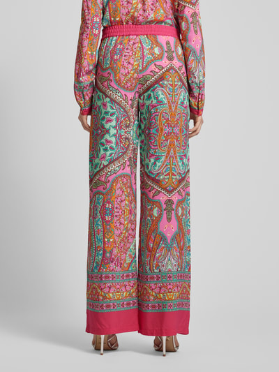 Emily Van den Bergh Spodnie materiałowe o luźnym kroju ze wzorem paisley Mocnoróżowy 5