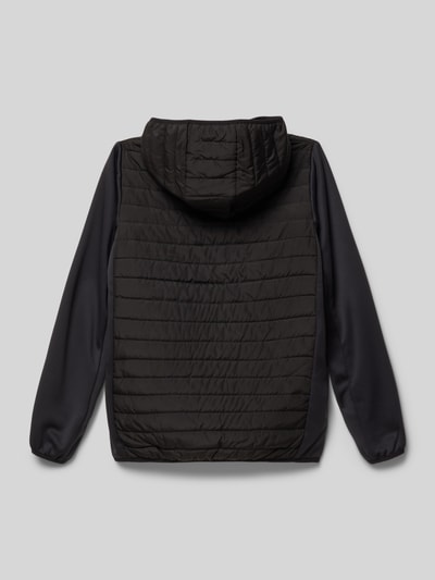 Produktfoto, Kurtka 'Jacke mit Steppnähten und Reißverschluss' von JACK & JONES, czarny kolor, pikowanie, kaptur, zamek błyskawiczny, krój regular fit, logo, długość tyłu w rozmiarze 152: 61 cm, szerokość ramion w rozmiarze 152: 36 cm, długość rękawów w rozmiarze 152: 57 cm