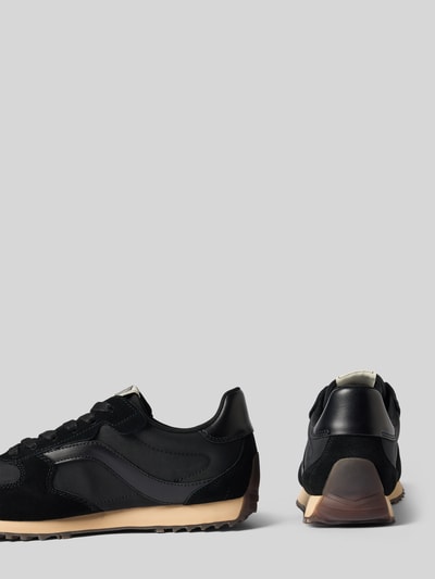 Produktfoto, schwarzer Sneaker aus Leder-Mix Modell 'Beja' von GANT auf hellem Hintergrund, Damen Sneaker von GANT.