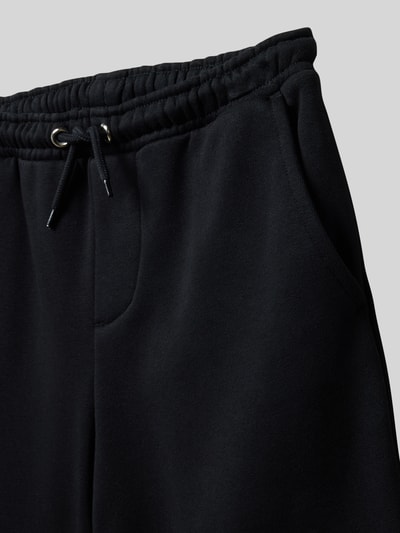 Productfoto, Sweatshorts mit elastischem Bund und Eingrifftaschen van Jack & Jones, katoenmix, regular fit, elastische tailleband, steekzakken, achterzak met labeldetail, taillewijdte maat 140: 35 cm, binnenbeenlengte maat 140: 23 cm, zwart, gladde textuur, eenvoudige vorm.