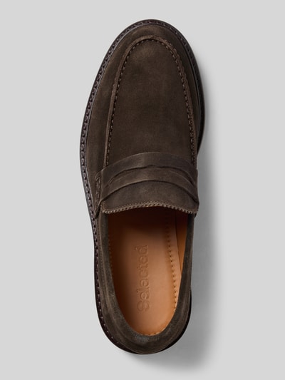Produktfoto, Loafer aus echtem Rindsvelours Modell 'CARTER SUEDE' von SELECTED HOME, Optik: Unifarben, Lederoptik, strukturierte Sohle, Materialverarbeitung: Veloursleder, Schuhspitze: rund, Absatzform: Blockabsatz, Verschluss: Schlupf/offen, Farbe: dunkles Braun