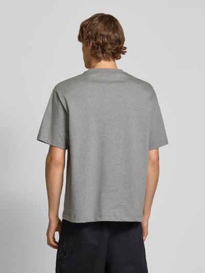 Calvin Klein Jeans T-shirt o kroju relaxed fit z okrągłym dekoltem Średnioszary melanż 5