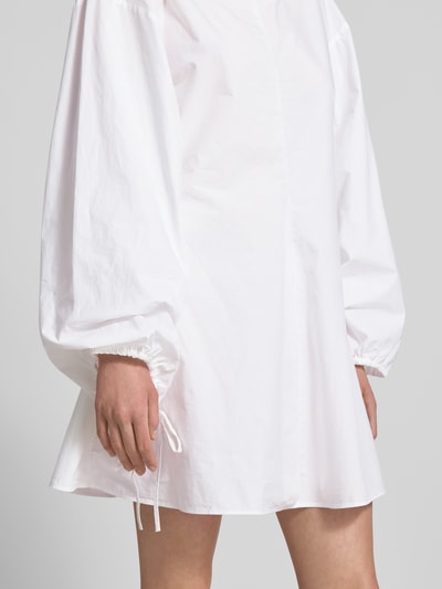 WEEKDAY Sukienka mini z dekoltem w łódkę model ‘Nile’ Biały 3