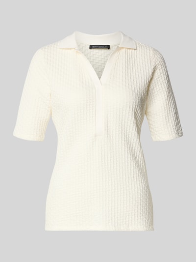 Produktfoto, Regular Fit Poloshirt mit V-Ausschnitt von Betty Barclay, cremefarben, Strukturmuster, Baumwoll-Mix mit Stretch-Anteil.