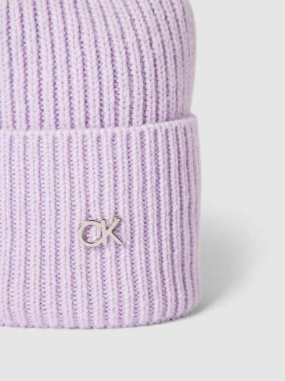 CK Calvin Klein Czapka beanie z detalem z logo Jasnofioletowy 2