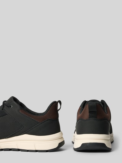Produktfoto, Sneaker mit Logo-Detail Modell 'Sonic' von bugatti in Schwarz und Braun, profilierte cremefarbene Sohle, abgerundete Passform, Schnürverschluss, Absatzhöhe 5 cm, Schafthöhe 8 cm, Schaftweite 7 cm.