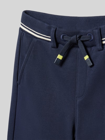 Produktfoto, Regular Fit Sweatpants aus Baumwoll-Mix von s.Oliver RED LABEL, dunkelblau, Kontraststreifen am elastischen Bund, seitliche Taschen, Sweat-Material, Tunnelzug