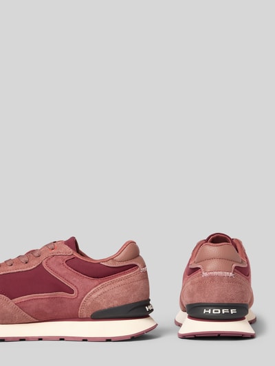 Produktfoto, Sneaker aus Leder-Mix mit Logo-Detail Modell 'City' von HOFF in Rosa- und Beigetönen, abgerundete Passform, strukturierte Texturen, Absatzhöhe 2 cm, Schafthöhe 9 cm, Schaftweite 8 cm