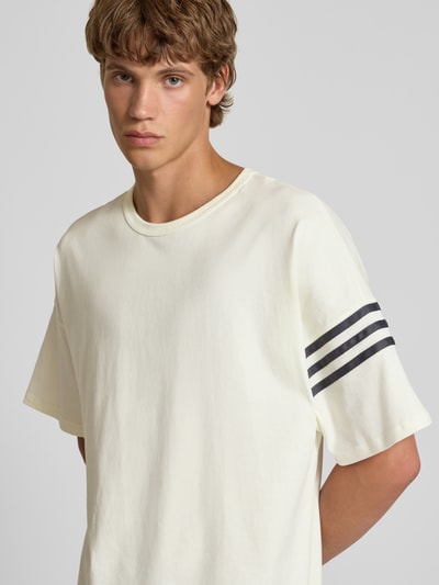 adidas Originals Regular Fit T-Shirt mit Logo-Stitching Modell 'Neu' Offwhite 3