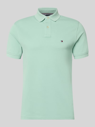 Produktfoto, Regular Fit Poloshirt aus Baumwoll-Mix von Tommy Hilfiger, efekt: jednolity kolor, krój regular fit, wyhaftowane logo, kołnierzyk polo, zapięcie na 2 guziki, krótki rękaw, wykończenie: z rozcięciem, wykończenie materiału: pika, materiał: mieszanka bawełny