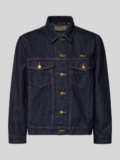 Produktfoto, jeansjack Jeansjacke mit Brusttaschen und Label-Stitching van BLKVIS, puur katoen, regular fit, knoopsluiting, borstzak, ruglengte maat M: 64 cm, schouderbreedte: 43 cm, borstwijdte: 58 cm, mouwlengte: 62 cm