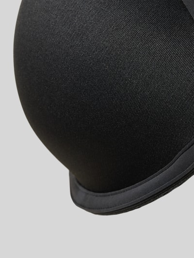 Productfoto, bh met logodetail van Triumph, elastische materiaalmix, haakjessluiting, verstelbare bandjes, detailopname