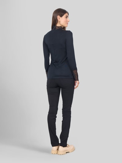 Soyaconcept Slim Fit Langarmshirt mit Spitzenbesatz Black 5