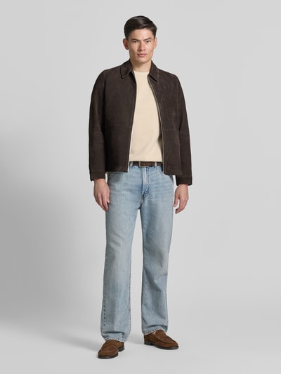 Mannenmodel draagt T-shirt met ronde hals en labelstitching van Gant, puur katoen, regular fit, ruglengte maat M 69 cm, geheel frontaal